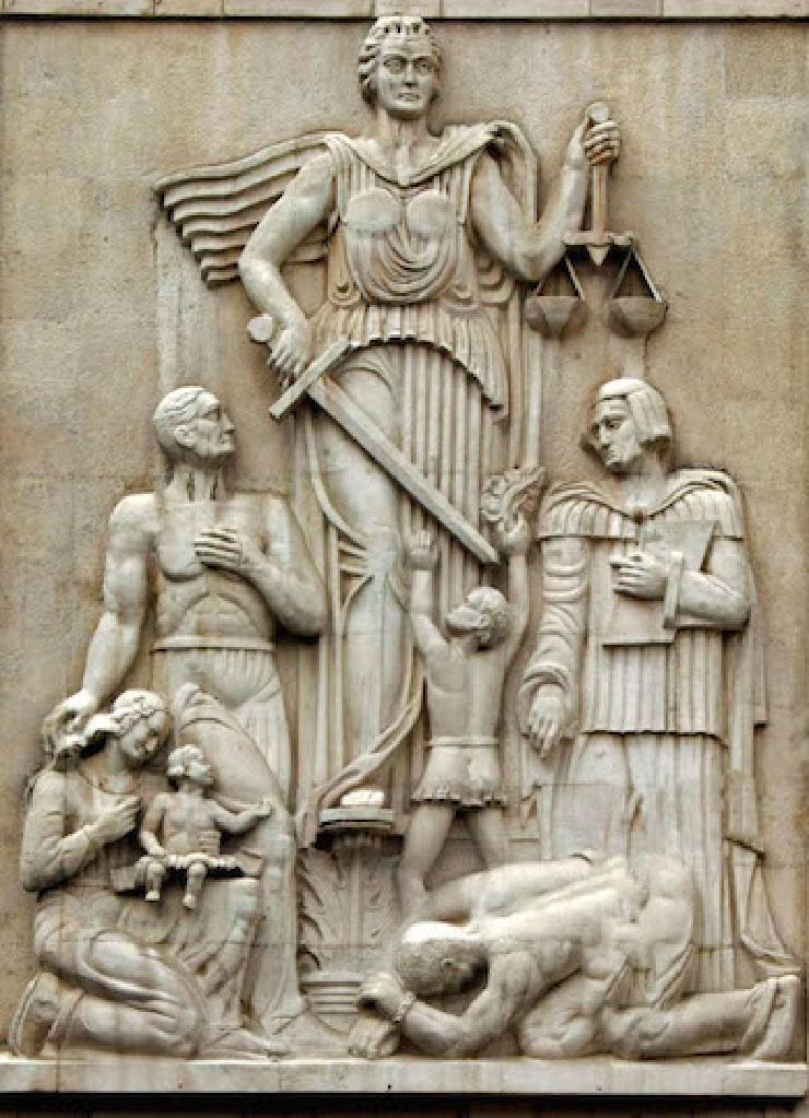 Justitia, Tehran Courthouse. Image CC BY-SA 3.0, Abolhassan Khan Sadighi,